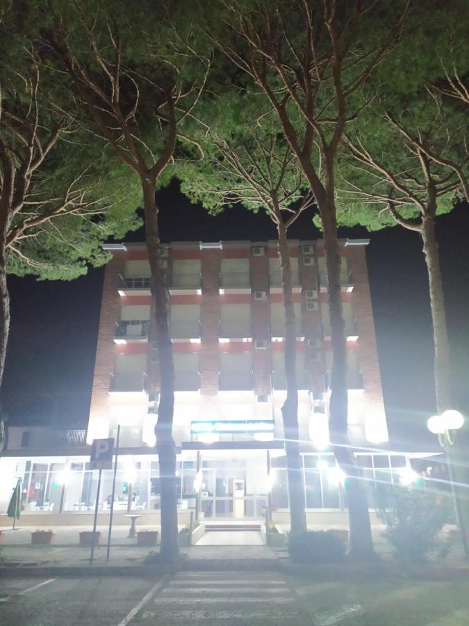 Hotel Madonna Del Pino Червия Экстерьер фото