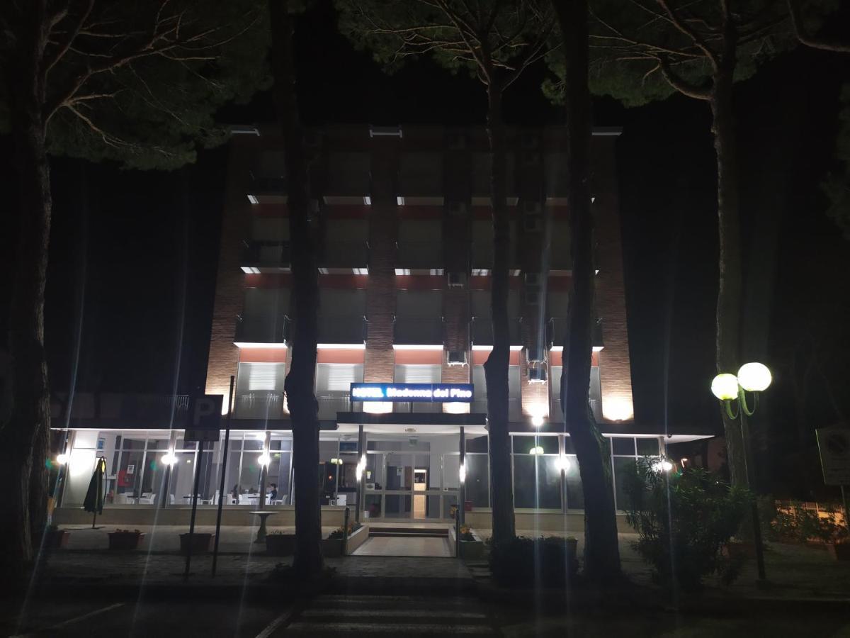 Hotel Madonna Del Pino Червия Экстерьер фото